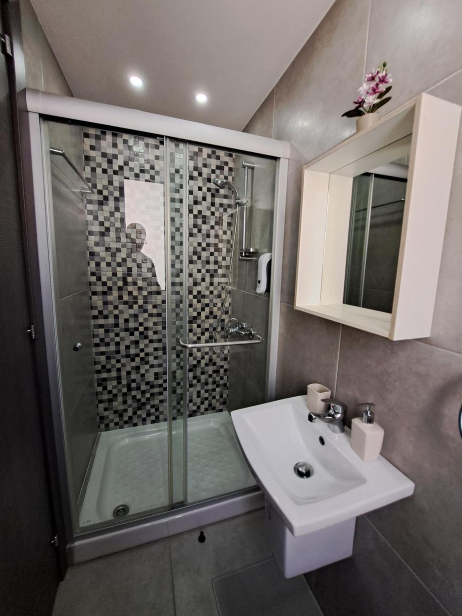 Albert'S Apartment St Lazarus 402 B - First Floor Larnaca Ngoại thất bức ảnh
