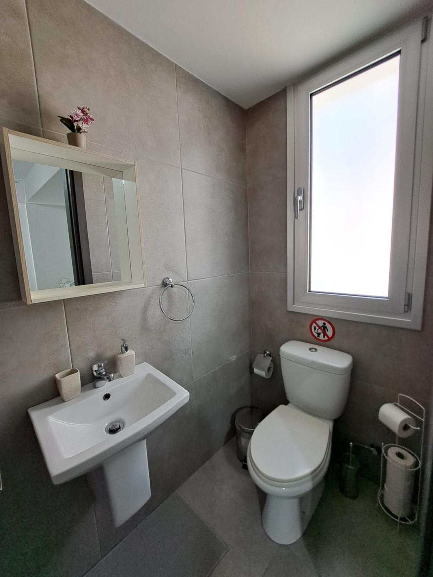 Albert'S Apartment St Lazarus 402 B - First Floor Larnaca Ngoại thất bức ảnh